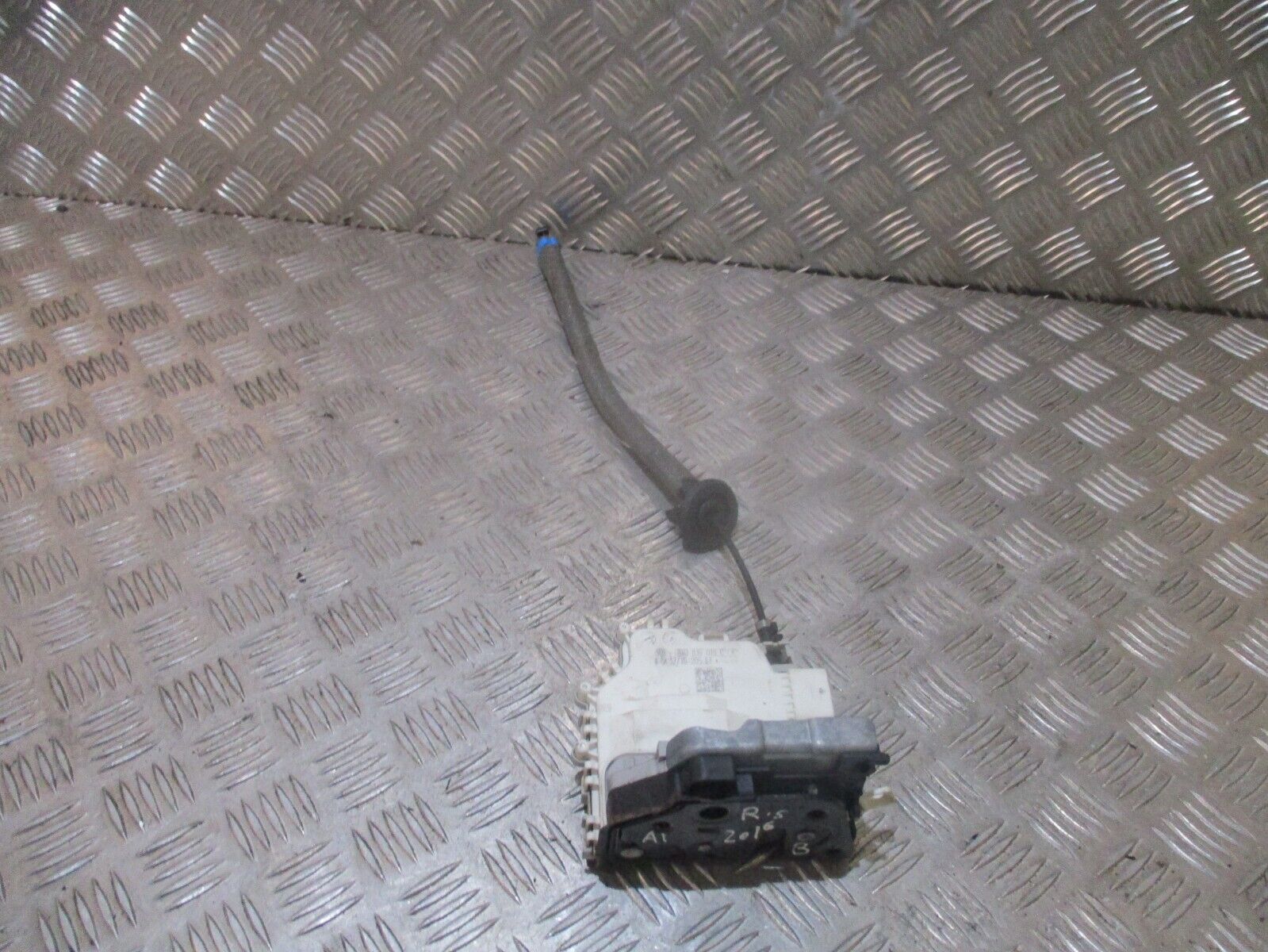 2016 GENUINE AUDI 1 8X REAR RIGHT DRIVER SIDE DOOR LOCK MECHANSIM 8X0839016 - Image 3