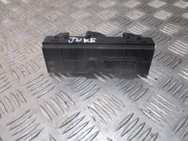 2016 GENUINE NISSAN JUKE FRONT RIGHT DRIVER SIDE WINDOW SWITCH - Image 2