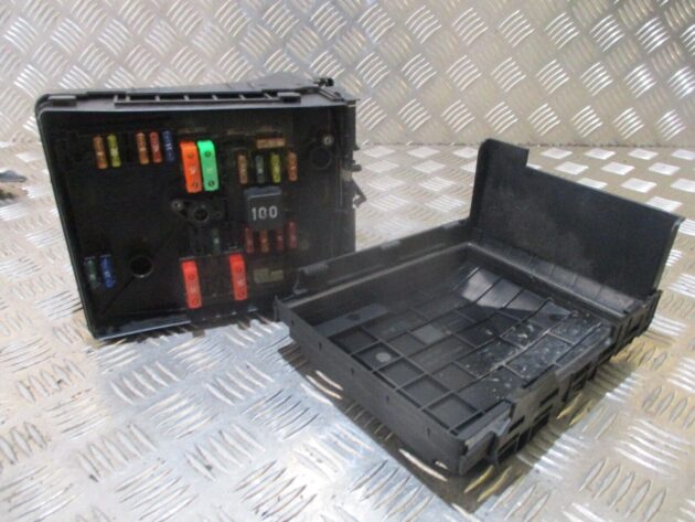 2012 GENUINE VW GOLF MK6 2.0 TDI ENGINE BAY FUSE BOX 1K0937132F