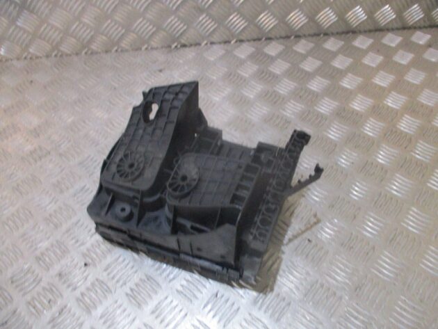2012 GENUINE VW GOLF MK6 2.0 TDI ENGINE BAY FUSE BOX 1K0937132F - Image 2