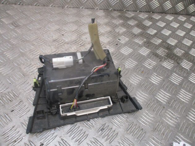 2012 GENUINE TOYOTA AVENSIS CENTRE DASH ASHTRAY PANEL AIRBAG DISPLAY 58804-05190 - Image 2