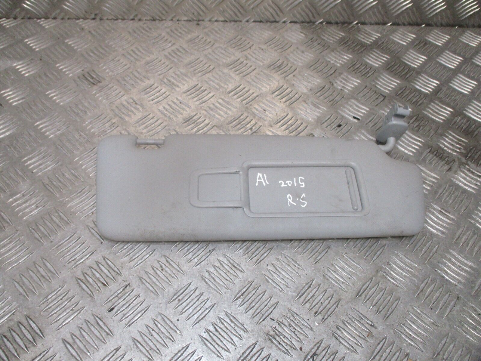 2015 GENUINE AUDI A1 FRONT RIGHT DRIVER SIDE SUNVISOR 8V0857552A - Image 3
