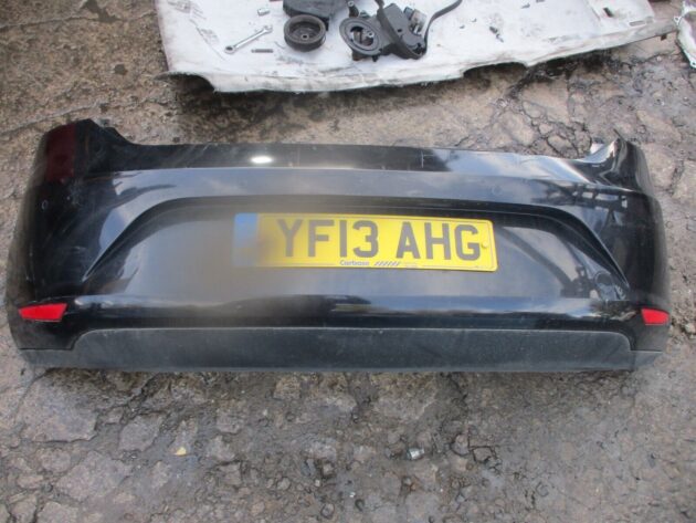 2013 GENUINE SEAT LEON HATCHBACK REAR COMPLETE BUMPER WITH SENSOR - Image 2