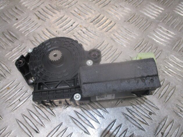 2016 GENUINE VW PASSAT B8 ESTATE PANORAMIC SUNROOF MOTOR REGULATOR 3G9877795D - Image 3