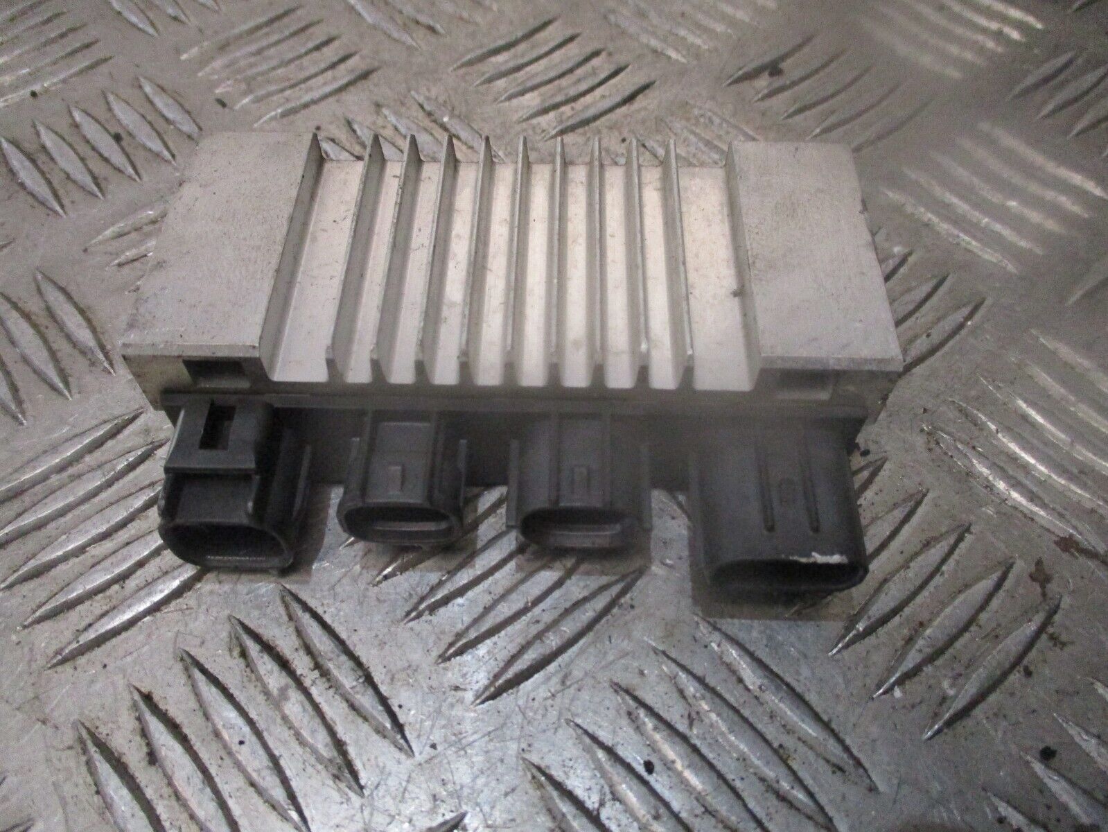 2014 GENUINE TOYOTA AURIS GLOW PLUG RELAY ECU 28551-30010