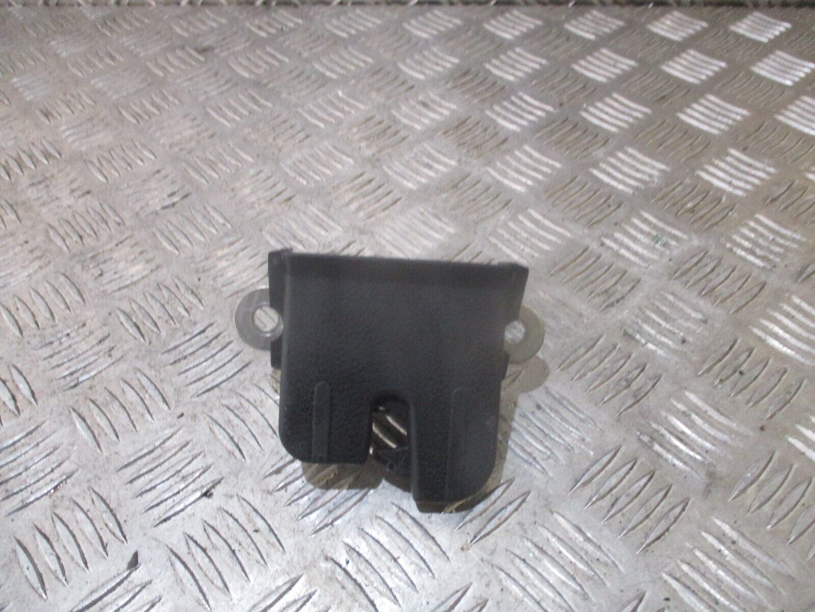 2015 GENUINE VW GOLF MK7 REAR TAILGATE BOOT LOCK MECHANISM 5G6827505 - Image 2