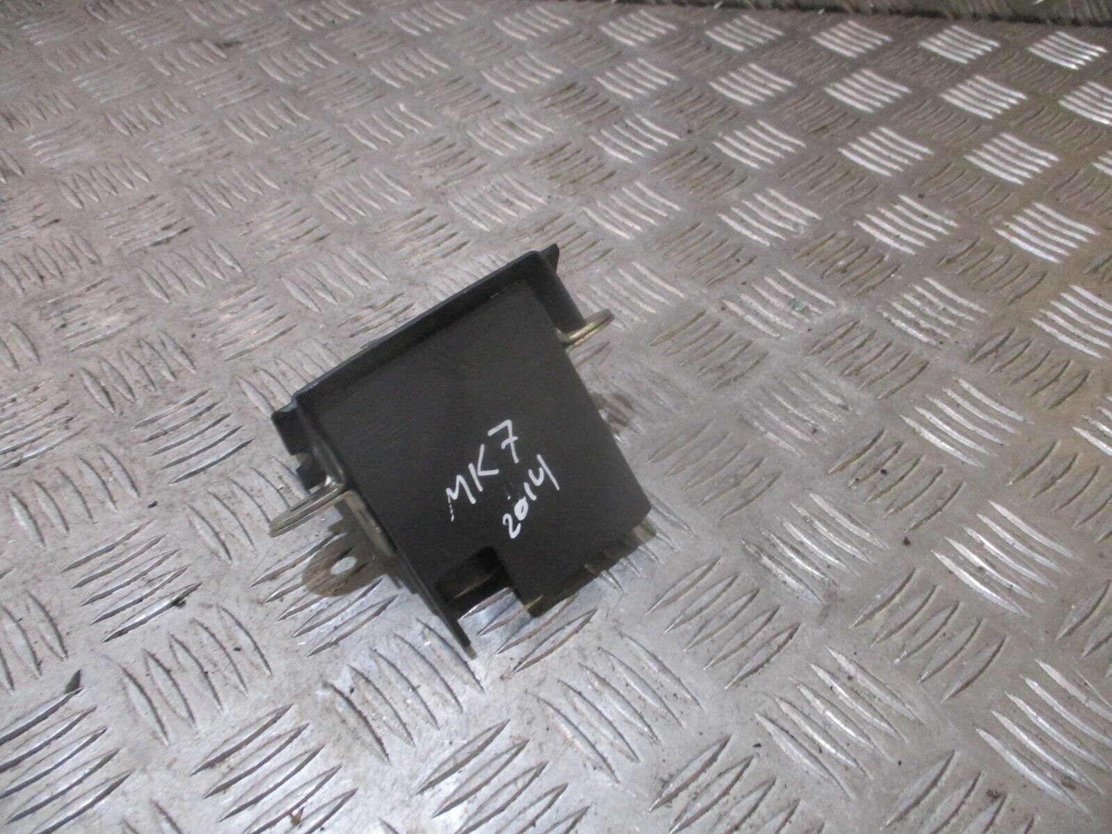 2015 GENUINE VW GOLF MK7 REAR TAILGATE BOOT LOCK MECHANISM 5G6827505 - Image 3