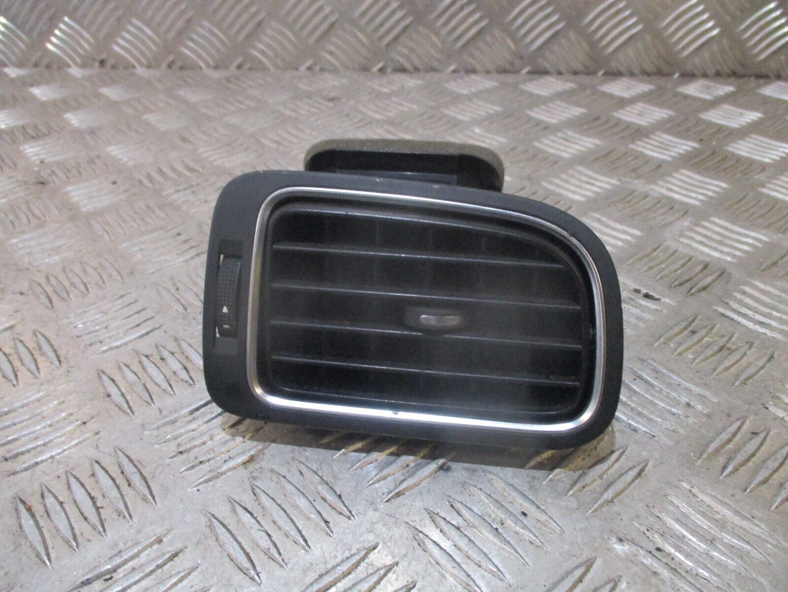 2015 GENUINE VW POLO FRONT RIGHT DRIVER SIDE DASHBOARD AIRVENT 6RF819704