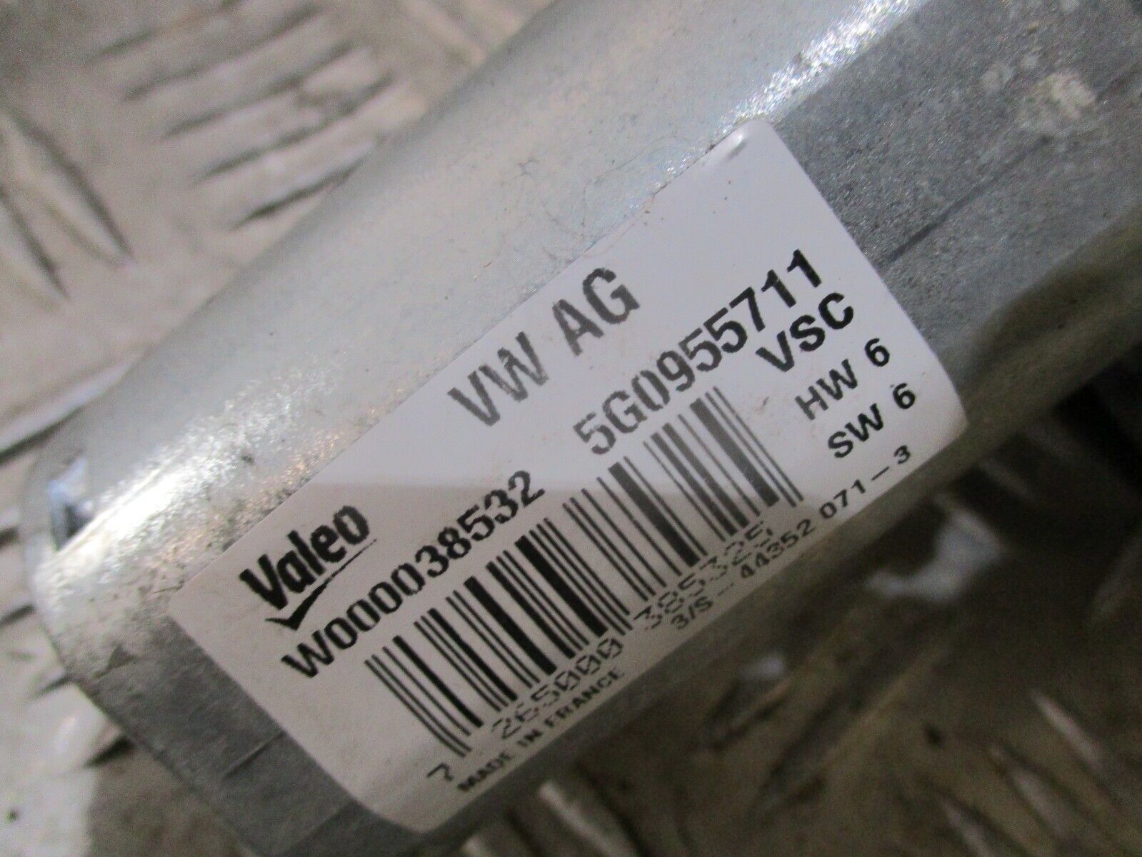 2015 GENUINE VW GOLF MK7 REAR WINDSCREEN WIPER MOTOR 5G0955711 - Image 2