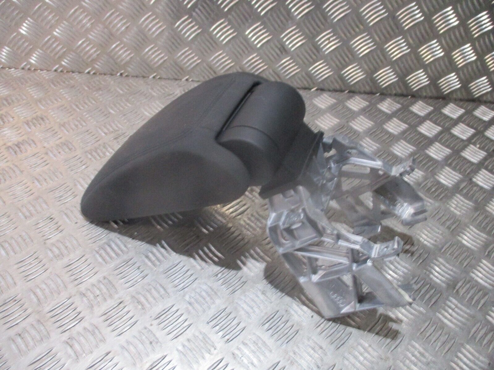 2015 GENUINE AUDI A3 8V CENTRE CONSOLE ARMREST 8V0864283