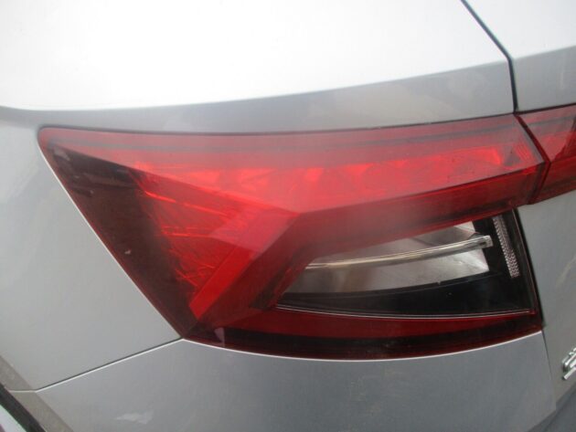 2018 GENUINE SKODA KAROQ REAR LEFT PASSENGER SIDE OUTER TAILLIGHT LAMP - Image 2