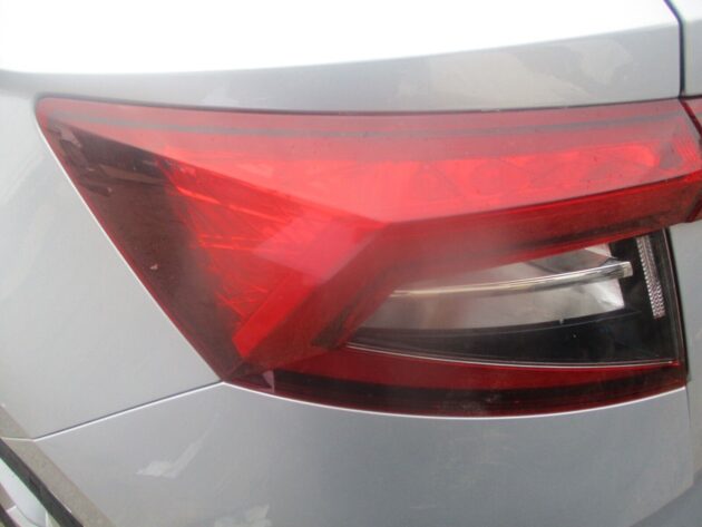 2018 GENUINE SKODA KAROQ REAR LEFT PASSENGER SIDE OUTER TAILLIGHT LAMP - Image 3