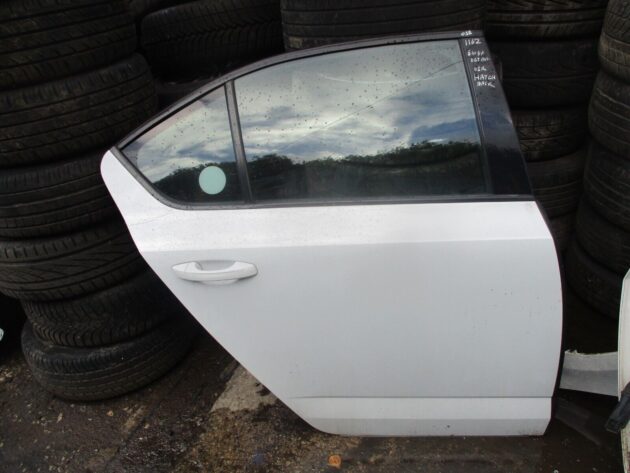 2017 GENUINE SKODA OCTAVIA HATCHBACK REAR RIGHT DRIVER SIDE BARE DOOR - Image 3
