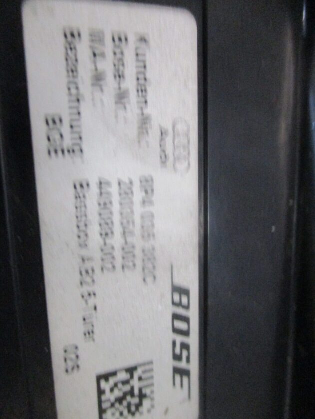 2012 GENUINE AUDI A3 8P BOOT BOSE SUBWOOFER UNIT 8P4035382C - Image 2