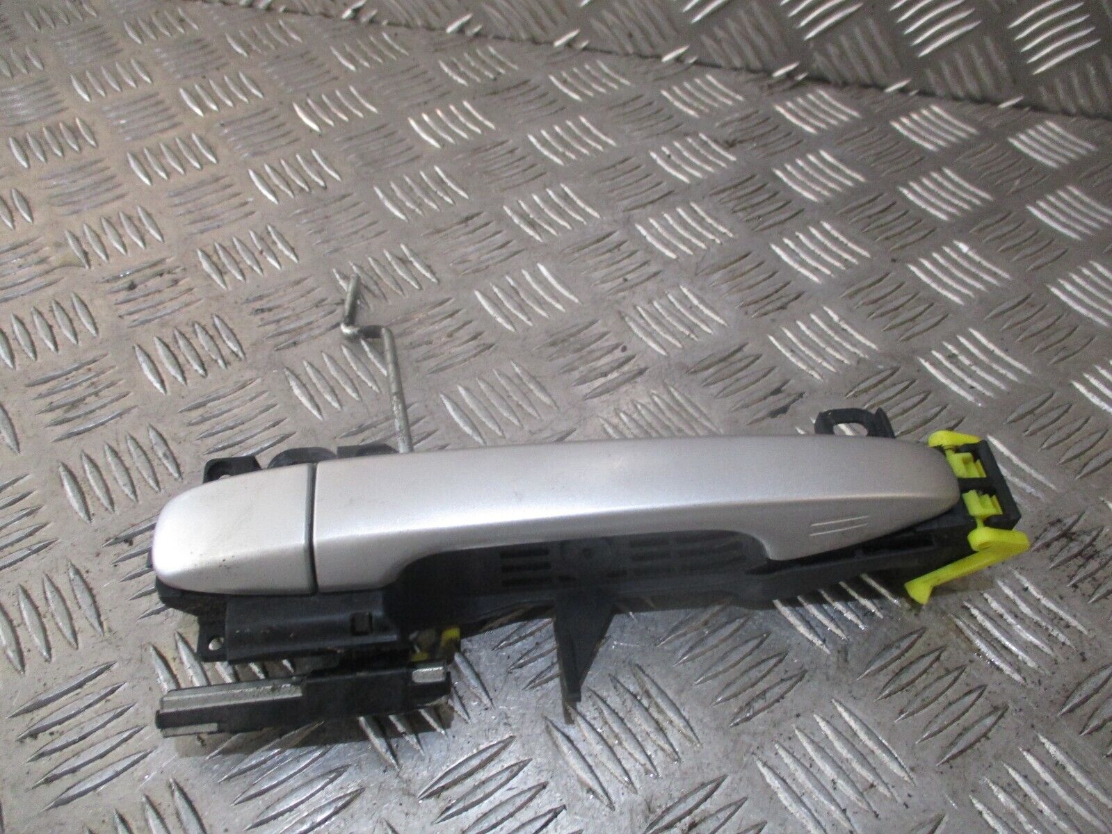 2014 GENUINE TOYOTA PRIUS FRONT RIGHT DRIVER SIDE EXTERIOR DOOR HANDLE