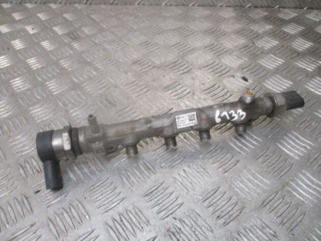 2017 GENUINE VW GOLF MK7 FUEL INJECTOR RAIL 04L089D
