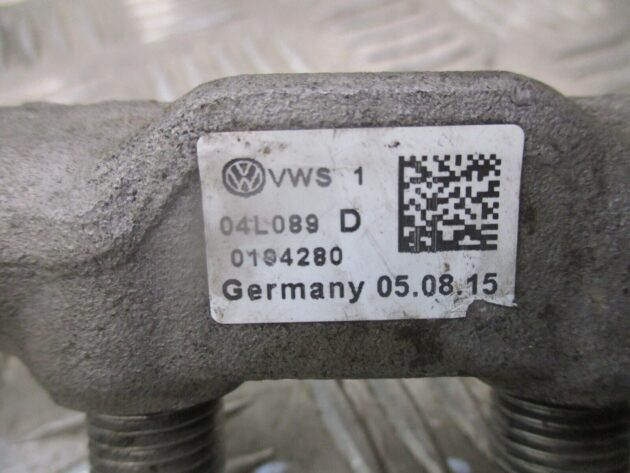 2017 GENUINE VW GOLF MK7 FUEL INJECTOR RAIL 04L089D - Image 2