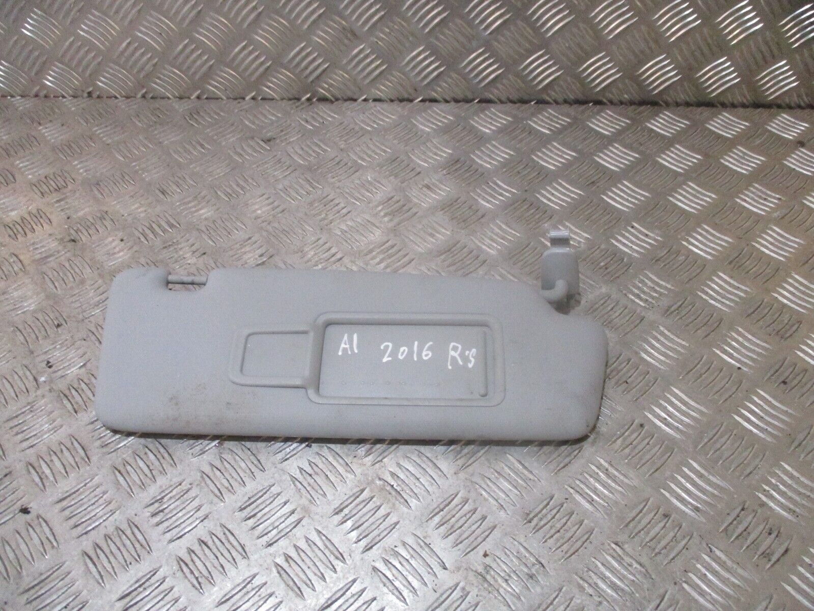 2016 GENUINE AUDI A1 FRONT RIGHT DRIVER SIDE SUNVISOR 8K0857552 - Image 3