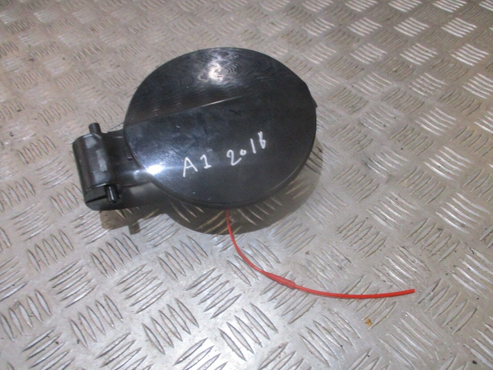 2016 GENUINE AUDI A1 REAR FUEL FILLER FLAP CAP COVER LID 8X0809906