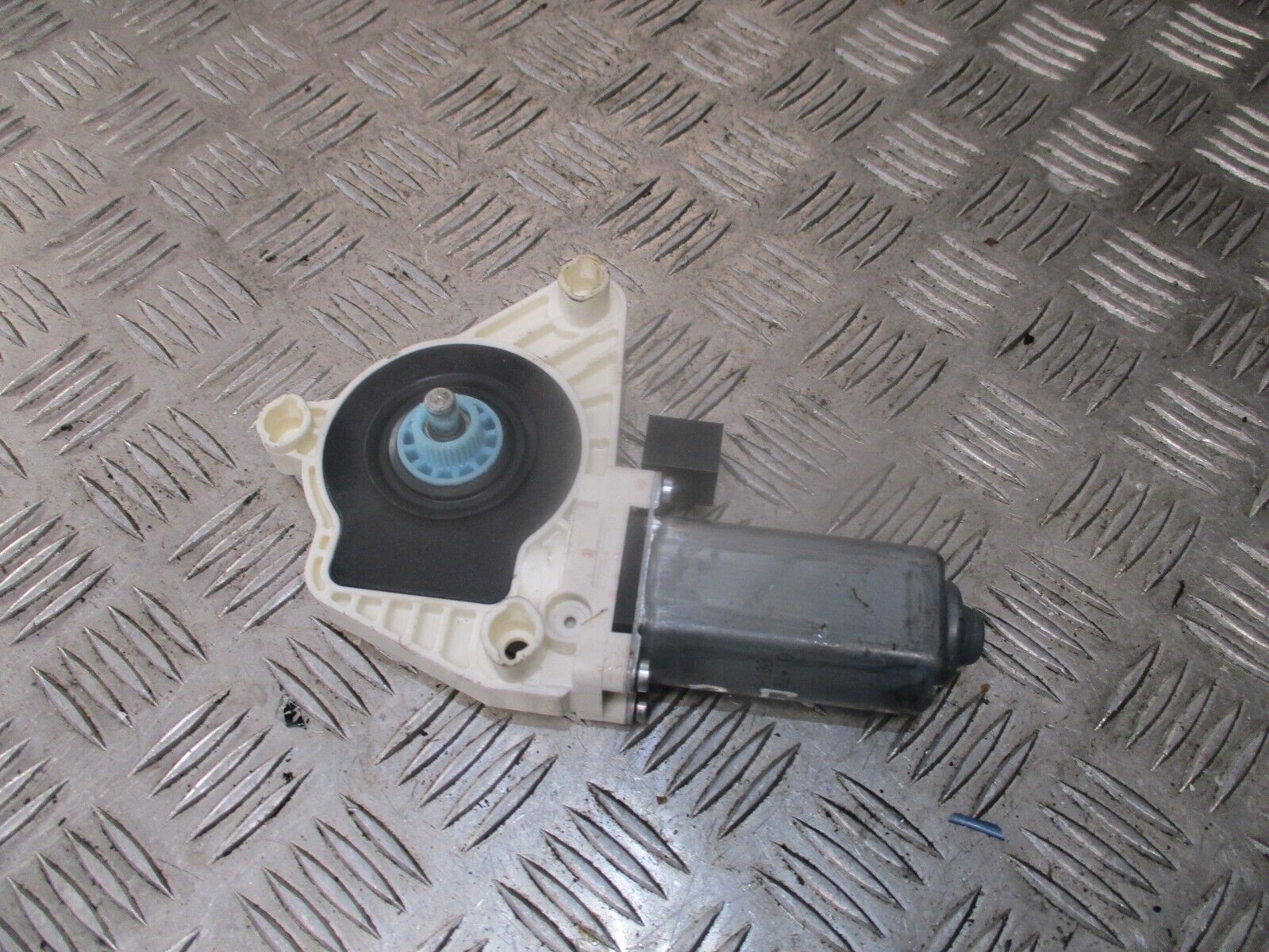 2015 GENUINE VW GOLF MK7 FRONT RIGHT DRIVER SIDE WINDOW MOTOR 5Q4959802B - Image 3