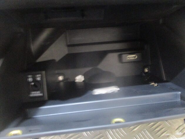 2016 GENUIEN AUDI A1 8X GLOVEBOX STORAGE COMPARTMENT 8X2857035A - Image 2