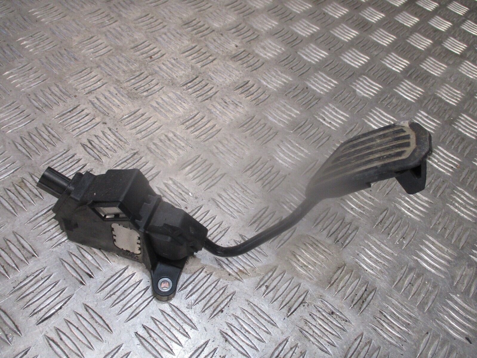 2013 GENUINE TOYOTA YARIS ACCELERATOR THROTTLE PEDAL 78110-0D140 - Image 3