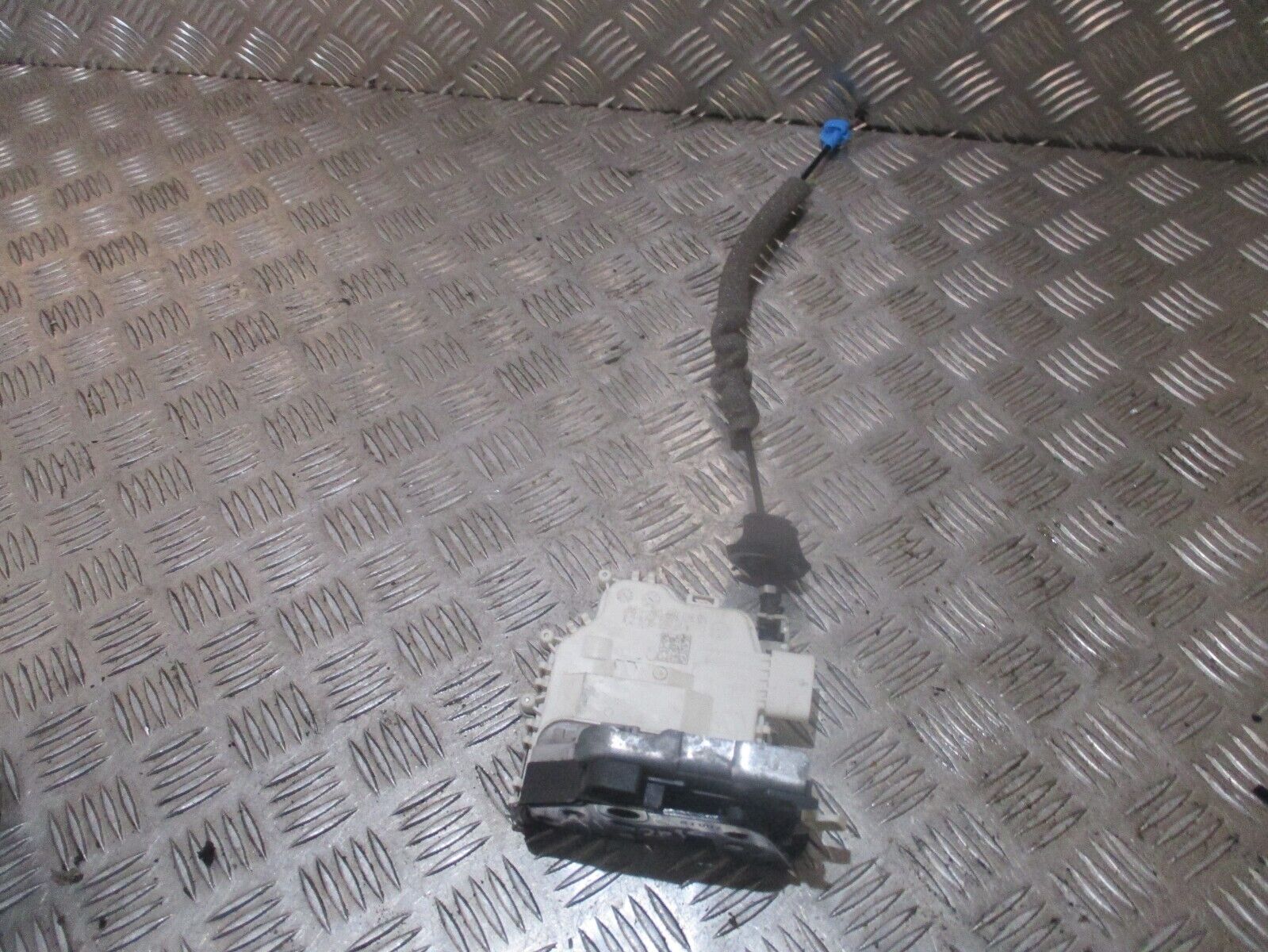 2016 GENUINE AUDI A1 REAR RIGHT DRIVER SIDE DOOR LOCK MECHANISM 8X0839016C - Image 3