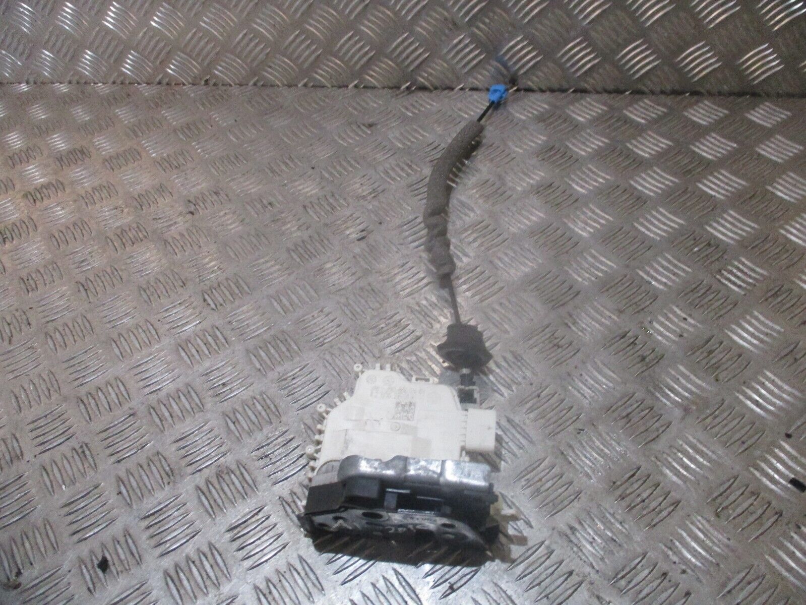 2016 GENUINE AUDI A1 REAR RIGHT DRIVER SIDE DOOR LOCK MECHANISM 8X0839016C