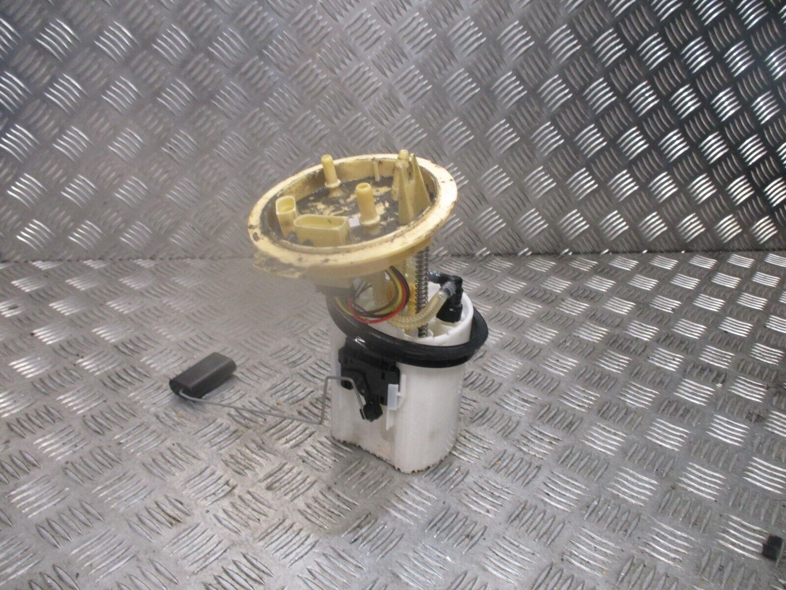 2015 GENUINE VW GOLF MK7 IN TANK FUEL PUMP SENDER UNIT 5Q0919050P