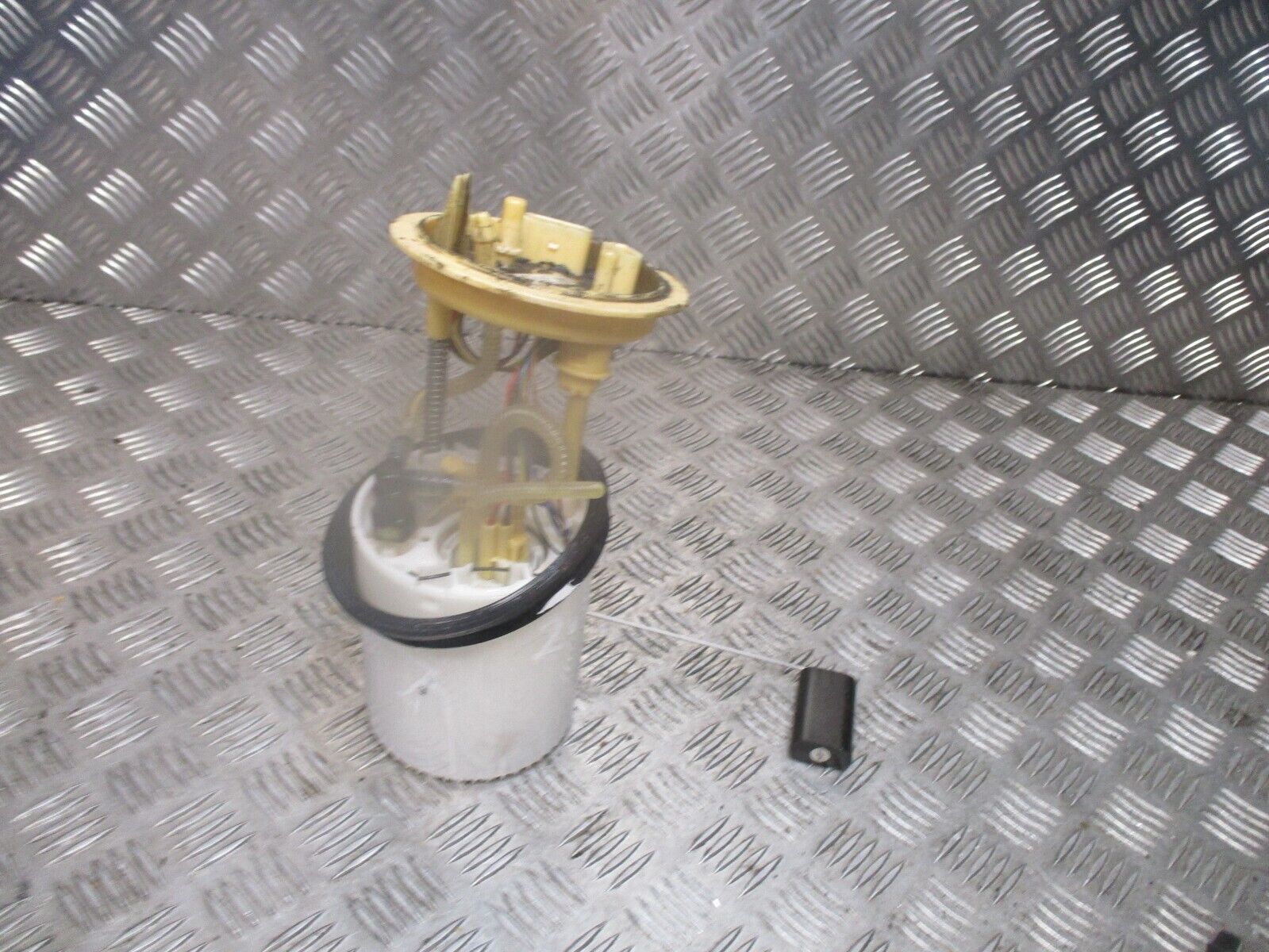 2015 GENUINE VW GOLF MK7 IN TANK FUEL PUMP SENDER UNIT 5Q0919050P - Image 2