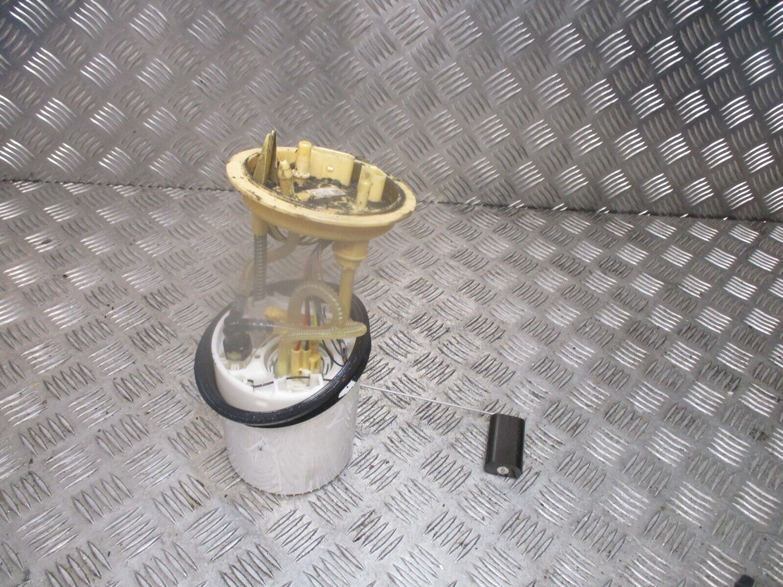 2015 GENUINE VW GOLF MK7 IN TANK FUEL PUMP SENDER UNIT 5Q0919050P - Image 3