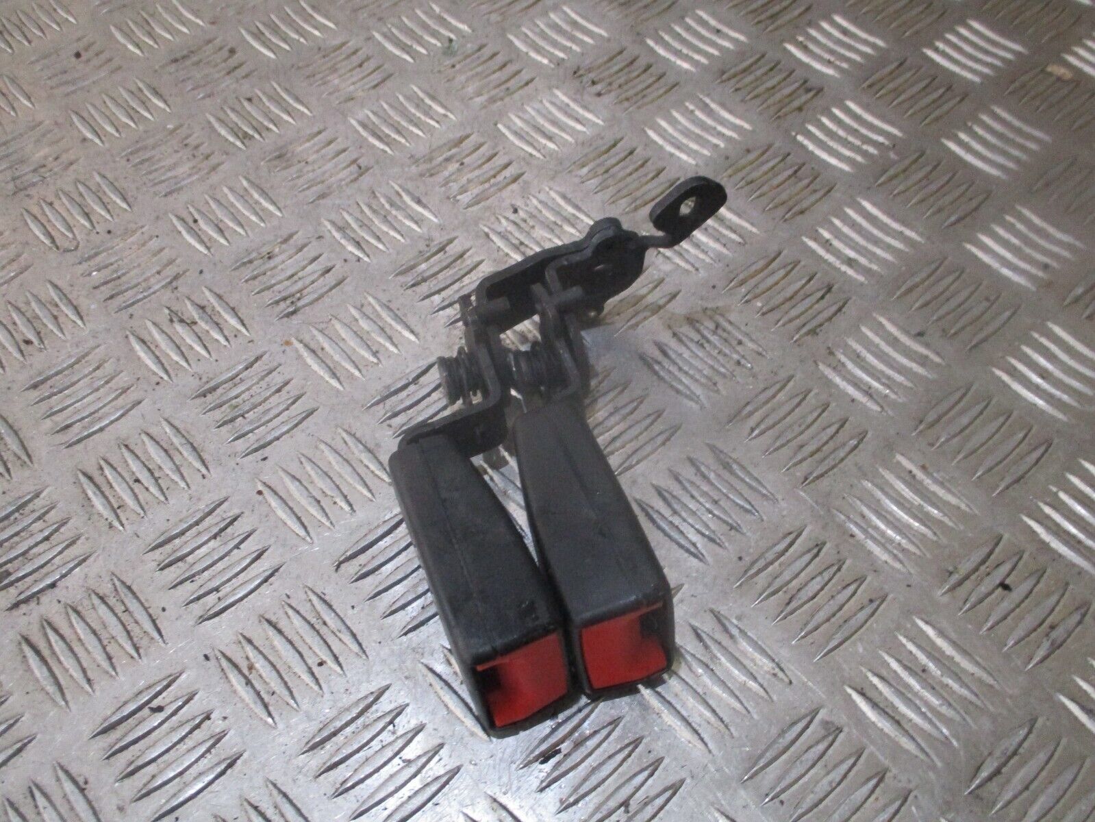 2015 GENUINE VW GOLF MK7 REAR DOUBLE TWIN SEAT BELT BUCKLE 8V0857739A