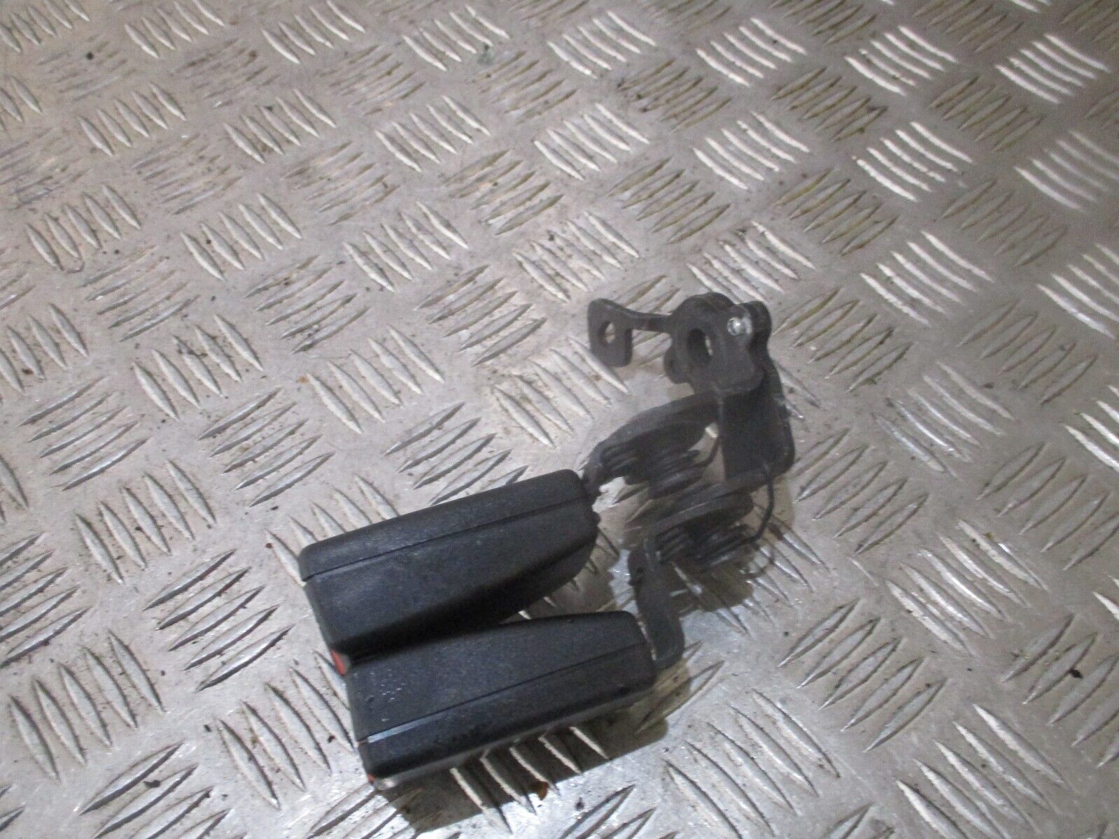 2015 GENUINE VW GOLF MK7 REAR DOUBLE TWIN SEAT BELT BUCKLE 8V0857739A - Image 2