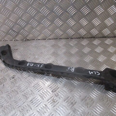 2017 SKODA OCTAVIA REAR LEFT PASENGER SIDE BUMPER BRACKET 5E5807394B