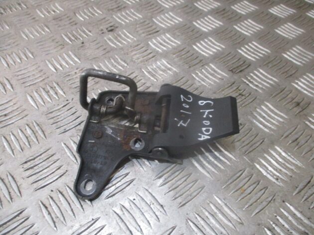 2017 GENUINE SKODA OCTAVIA BONNET HOOD LOCK LATCH LOOP HOOK 5E0823186