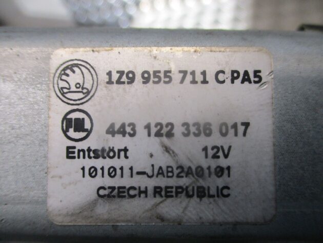 2012 GENUINE SKODA OCTAVIA REAR WINDSCREEN WIPER MOTOR 1Z9955711C - Image 2