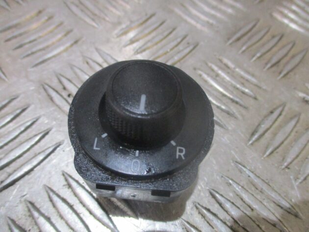 2017 GENUINE SKODA OCTAVIA EXTERIOR WING MIRROR CONTROL SWITCH 5E0959565B - Image 2