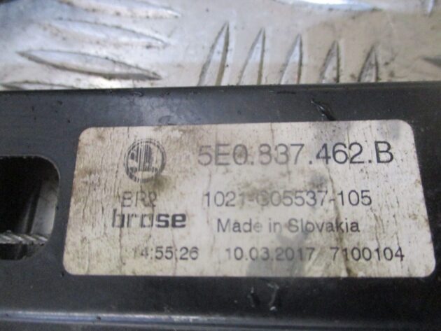 2017 GENUINE SKODA OCTAVIA FRONT RIGHT DRIVER SIDE WINDOW REGULATER 5E0837462B - Image 2