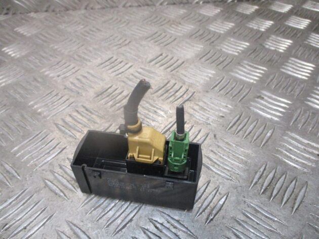 2016 GENUINE AUDI A3 8V MMI MULTIMEDIA AUDIO INTERFACE PORT SOCKET 8V0035736 - Image 2