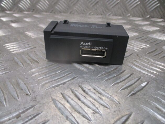 2016 GENUINE AUDI A3 8V MMI MULTIMEDIA AUDIO INTERFACE PORT SOCKET 8V0035736 - Image 3