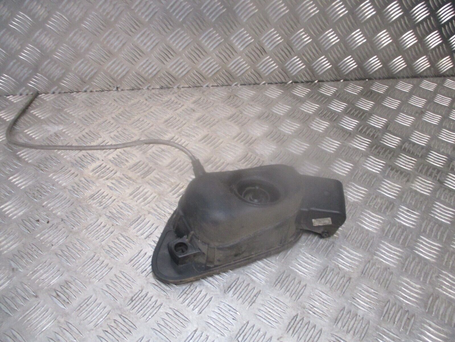 2015 GENUINE VW GOLF MK7 REAR FUEL FILLER FLAP CAP 5G0809857 - Image 3