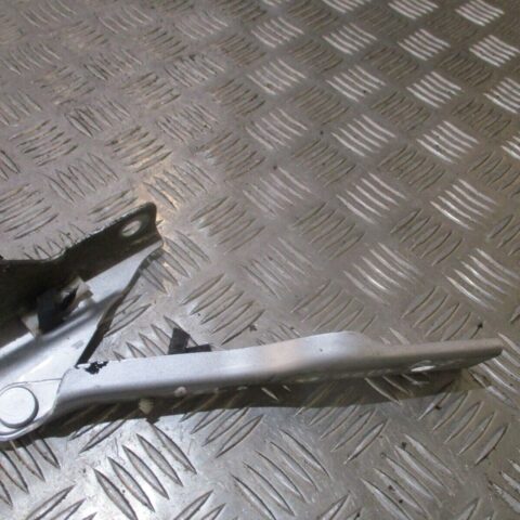 2012 GENUINE VW POLO 6R FRONT RIGHT DRIVER SIDE BONNET HINGE 6R0823302A