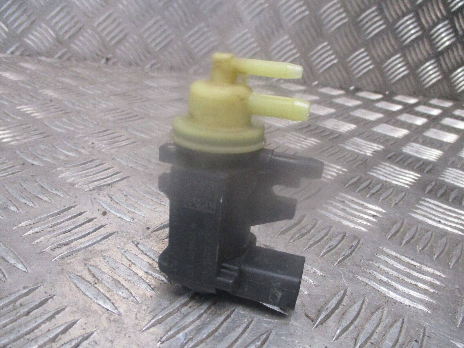 2015 GENUINE VW GOLF MK7 BOOST PRESSURE SOLENOID VALVE 1K0906627B 04L131051F - Image 2