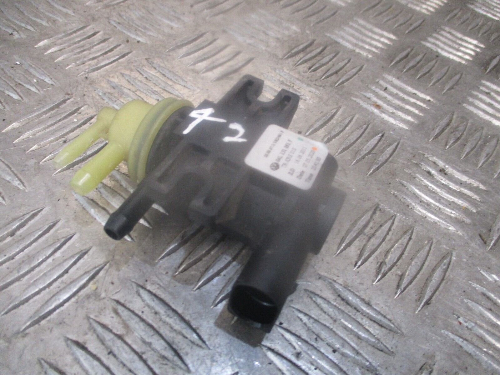 2015 GENUINE VW GOLF MK7 BOOST PRESSURE SOLENOID VALVE 1K0906627B 04L131051F - Image 3