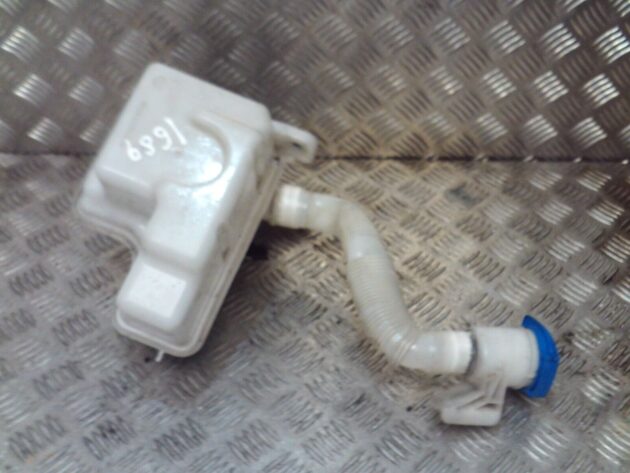 2018 GENUINE VW PASSAT B8 FRONT WINDSCREEN WASHER BOTTLE 3Q0955448A - Image 3