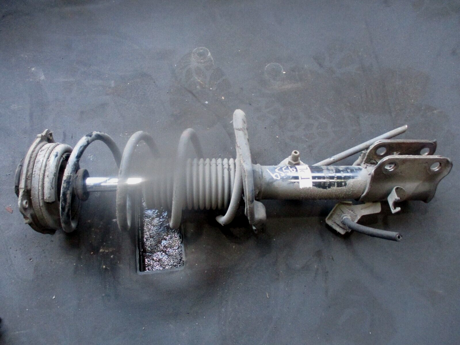 2015 GENUINE NISSAN JUKE 1.6 PETROL FRONT LEFT PASSENGER SIDE SHOCK ABSORBER