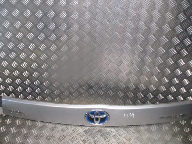 2012 GENUINE TOYOTA PRIUS REAR TAILGATE BOOTLID TRIM COVER & BADGE 7680147070 - Image 2