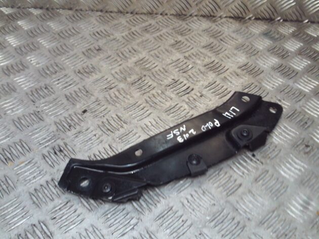 2013 VW POLO 6R FRONT LEFT PASSENGER SIDE HEADLIGHT SUPPORT BRACKET 6R0805932C