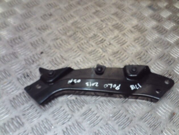2013 VW POLO 6R FRONT RIGHT DRIVER SIDE HEADLIGHT SUPPORT BRACKET 6R0805931A