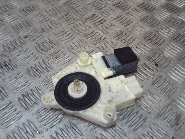 2016 GENUINE VW PASSAT B8 REAR RIGHT DRIVER SIDE WINDOW MOTOR 5Q4959811E - Image 2